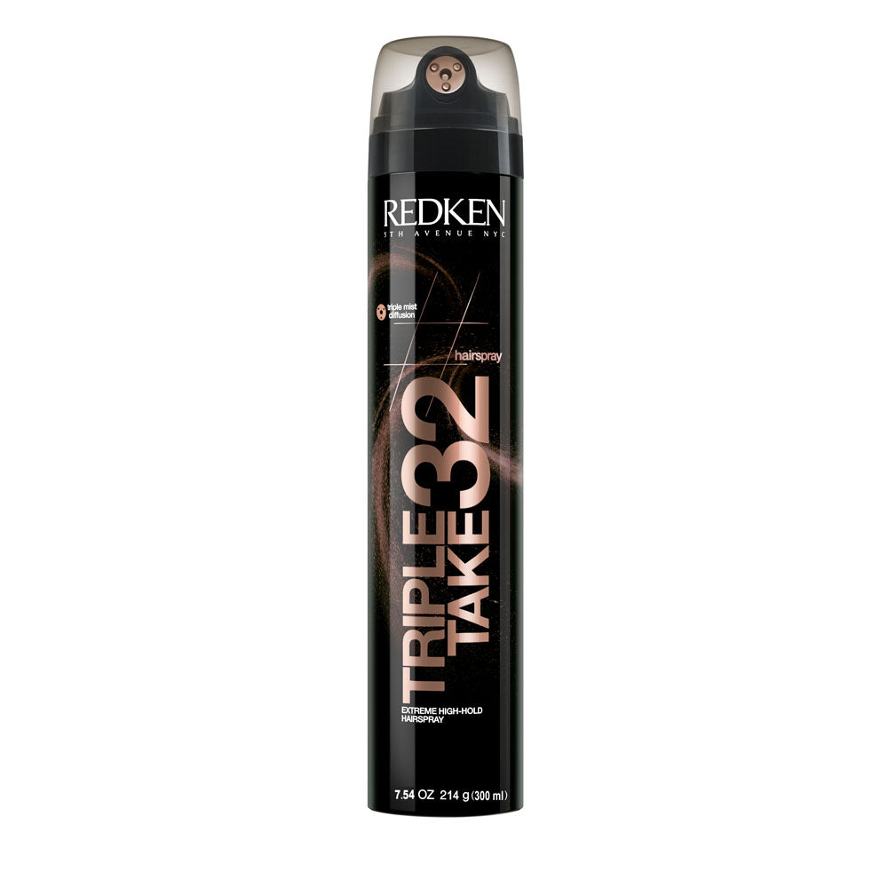 Le spray Redken Spray Triple Take 32 est idéal pour un Contrôle maximum sans effet carton. Il résiste à  l'humidité pendant 24h. 300 ml