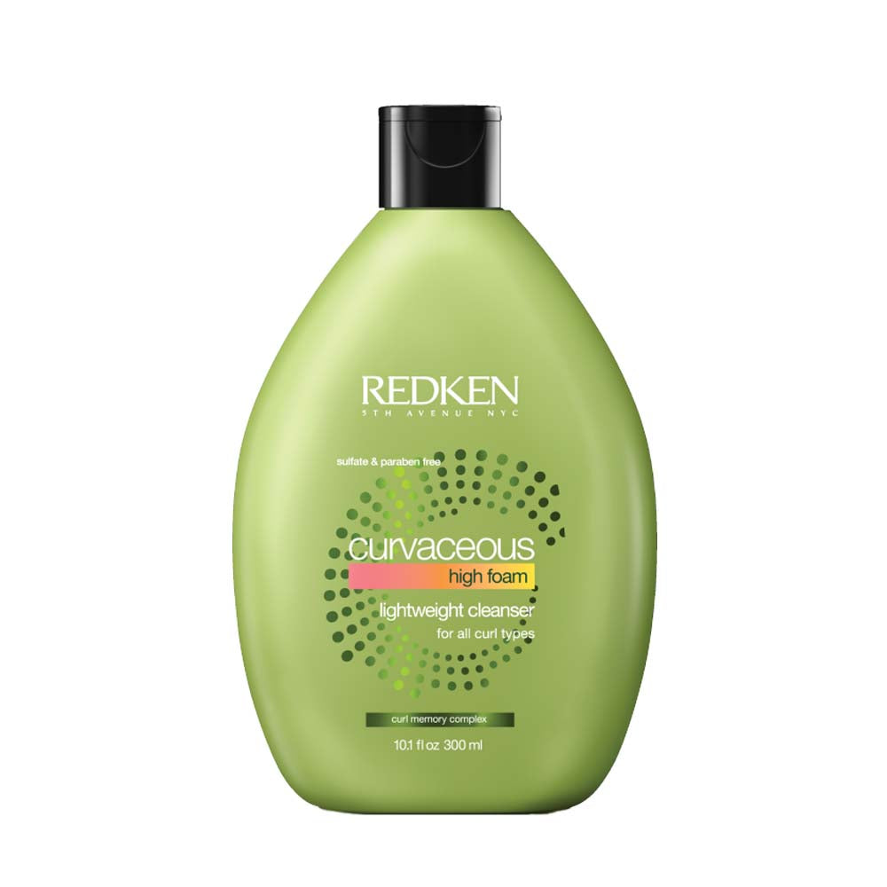 Le soin lavant High-foam Cleanser Redken Curvaceous est idéal pour nettoyer délicatement les impuretés du cheveu sans à´ter l'hydratation naturelle des boucles. Sans sulfate, sans paraben. 300 ml.